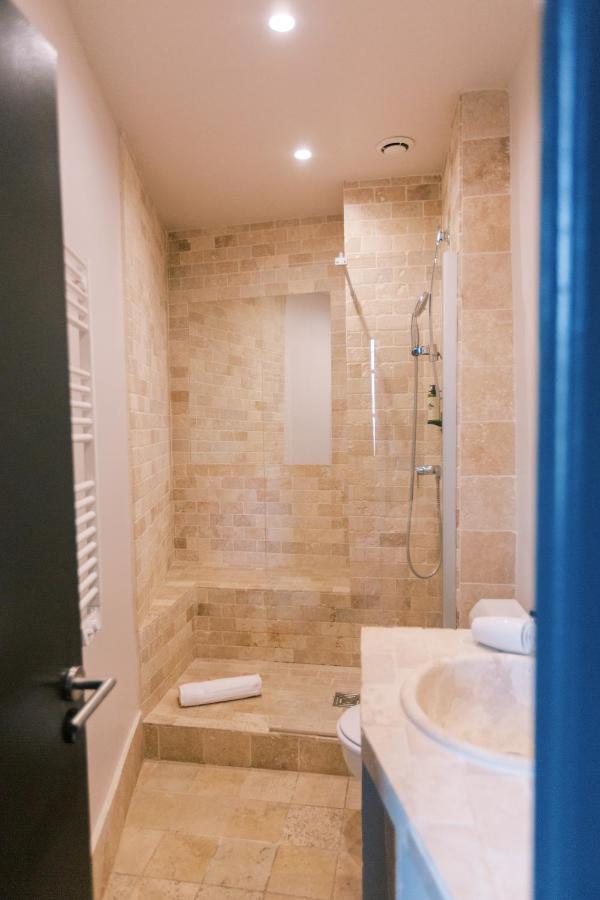 Le Victoria Boutique Hotel سانت-بول-تروا-تشاتو المظهر الخارجي الصورة
