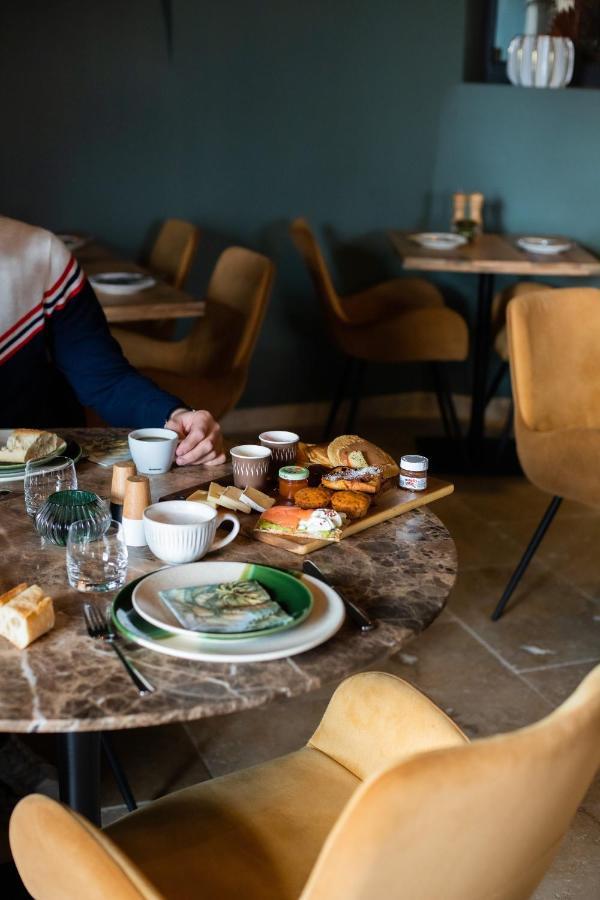 Le Victoria Boutique Hotel سانت-بول-تروا-تشاتو المظهر الخارجي الصورة