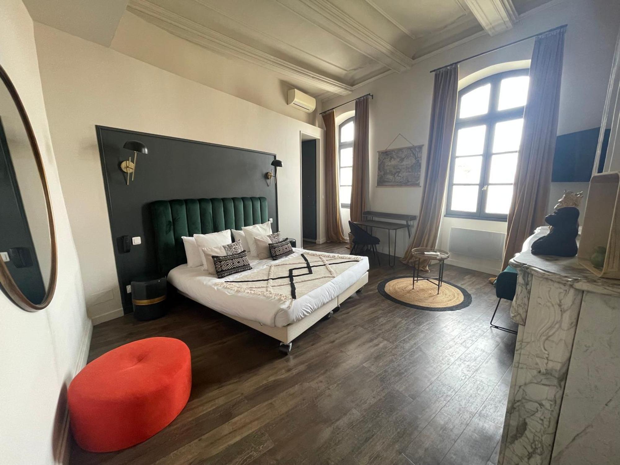 Le Victoria Boutique Hotel سانت-بول-تروا-تشاتو المظهر الخارجي الصورة