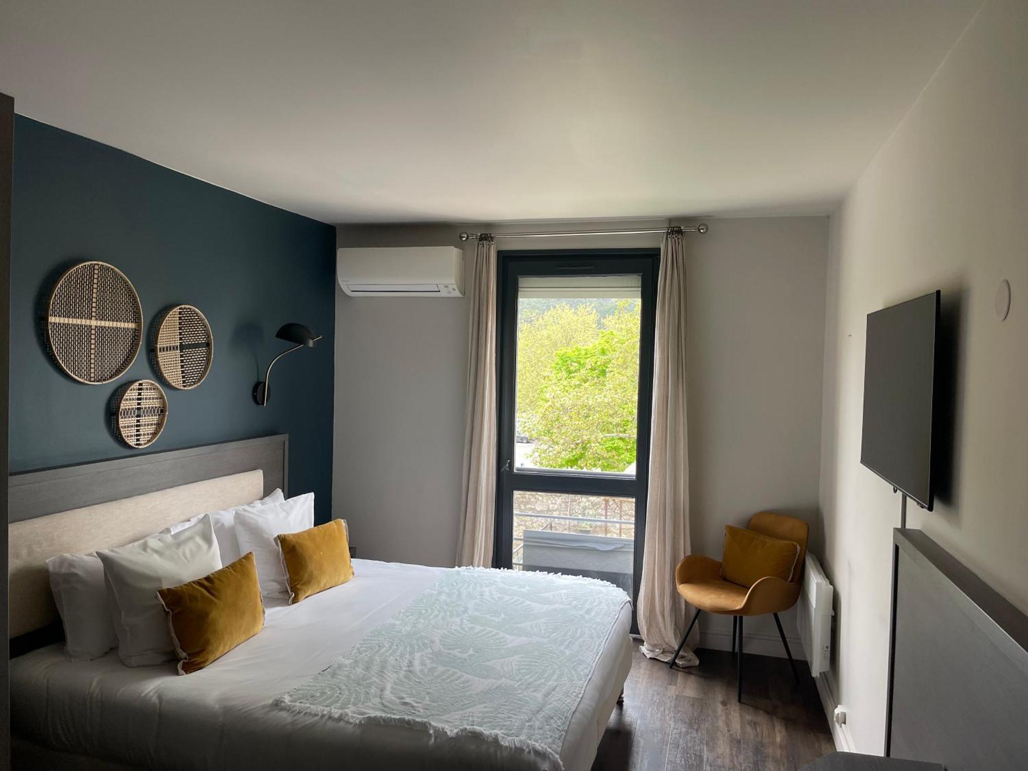 Le Victoria Boutique Hotel سانت-بول-تروا-تشاتو المظهر الخارجي الصورة