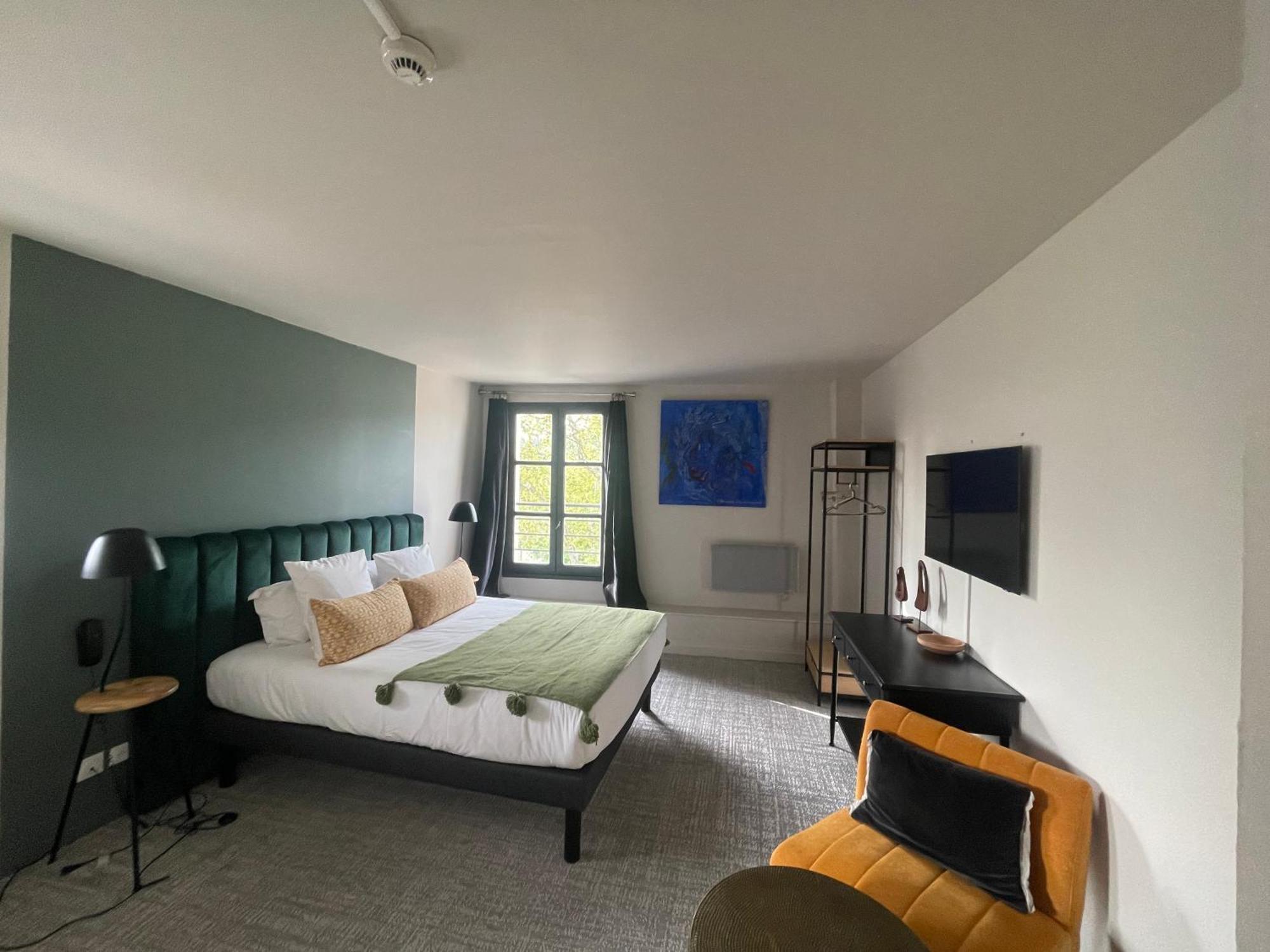 Le Victoria Boutique Hotel سانت-بول-تروا-تشاتو المظهر الخارجي الصورة