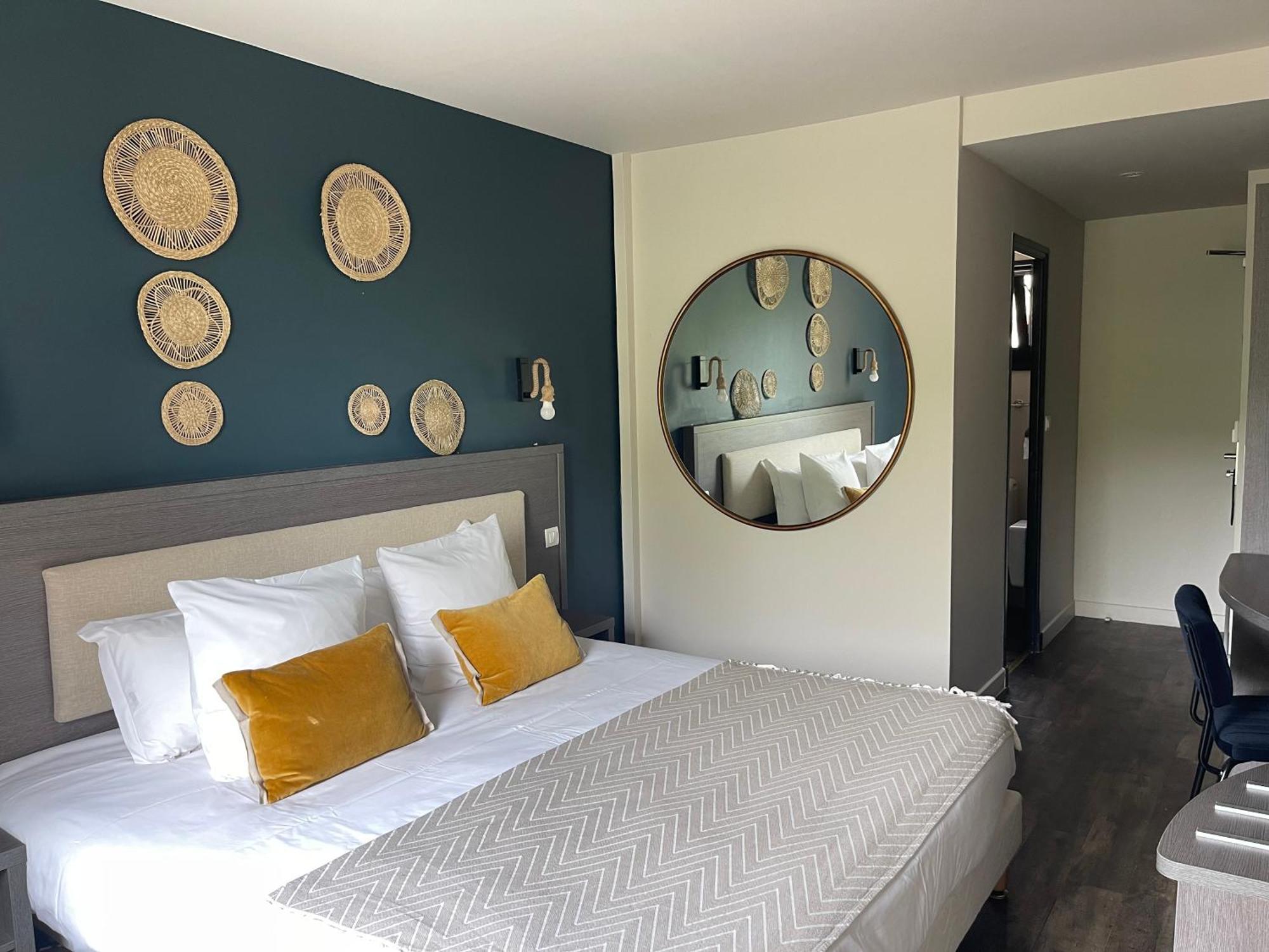 Le Victoria Boutique Hotel سانت-بول-تروا-تشاتو المظهر الخارجي الصورة