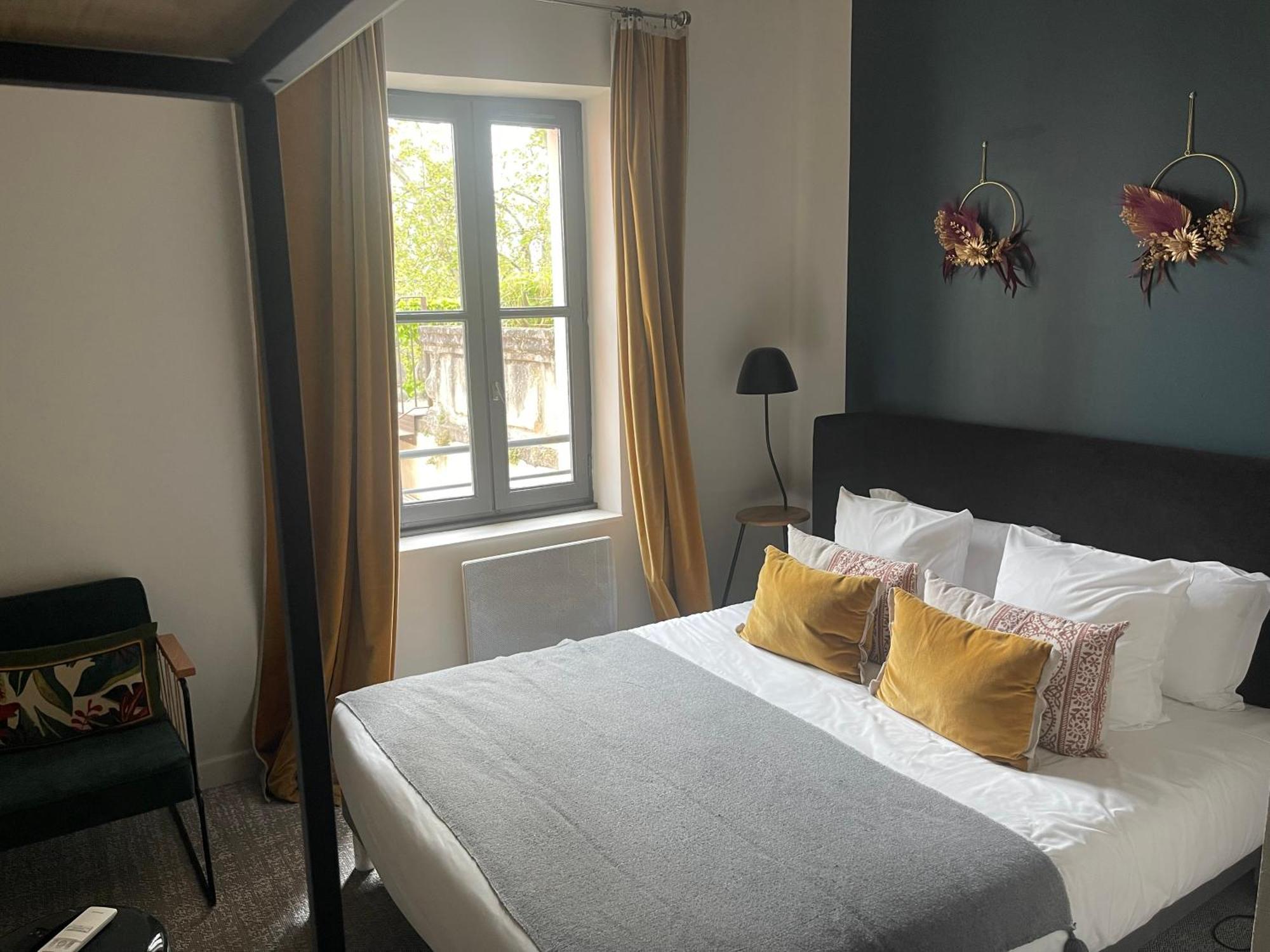 Le Victoria Boutique Hotel سانت-بول-تروا-تشاتو المظهر الخارجي الصورة