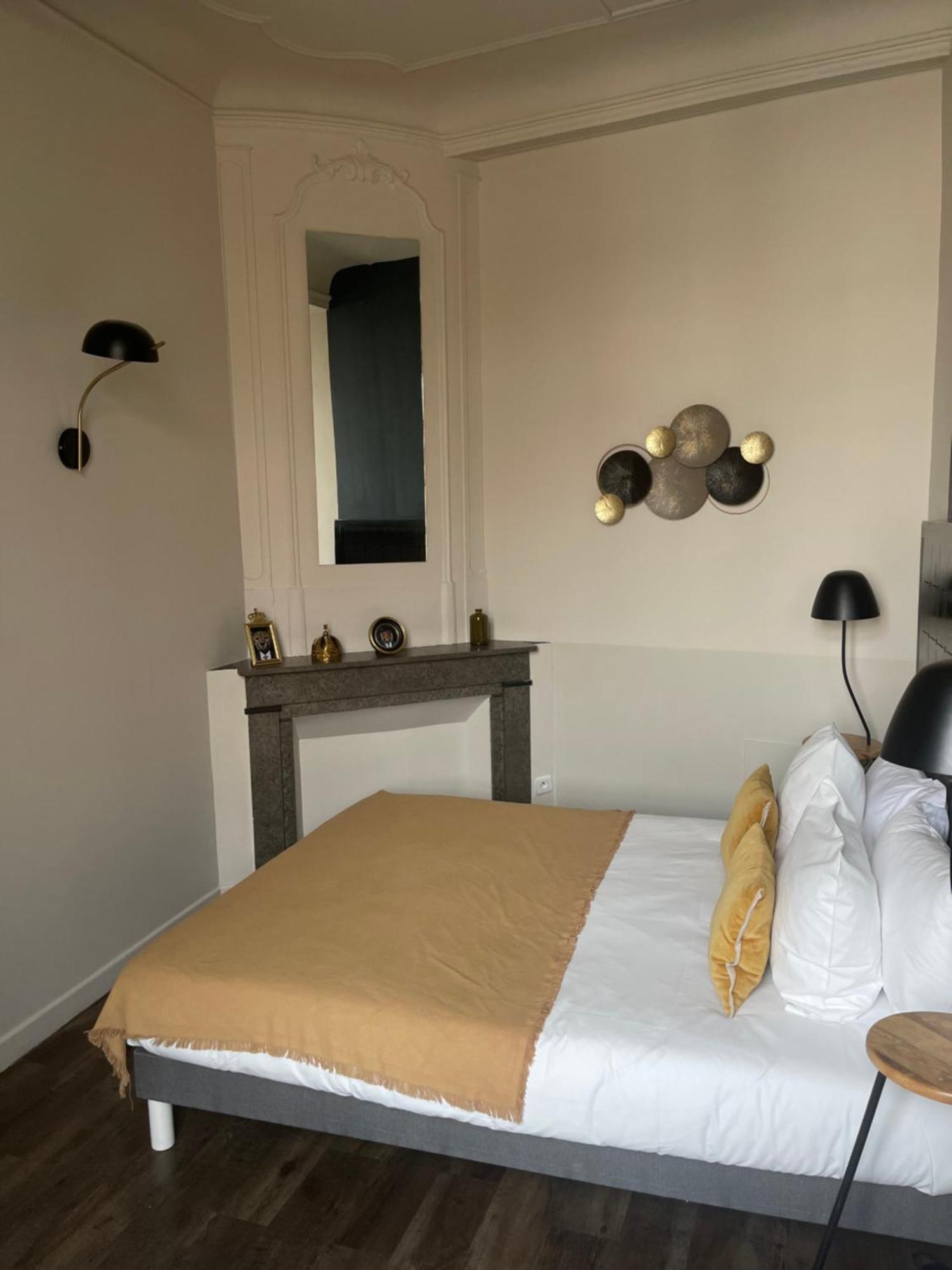 Le Victoria Boutique Hotel سانت-بول-تروا-تشاتو المظهر الخارجي الصورة