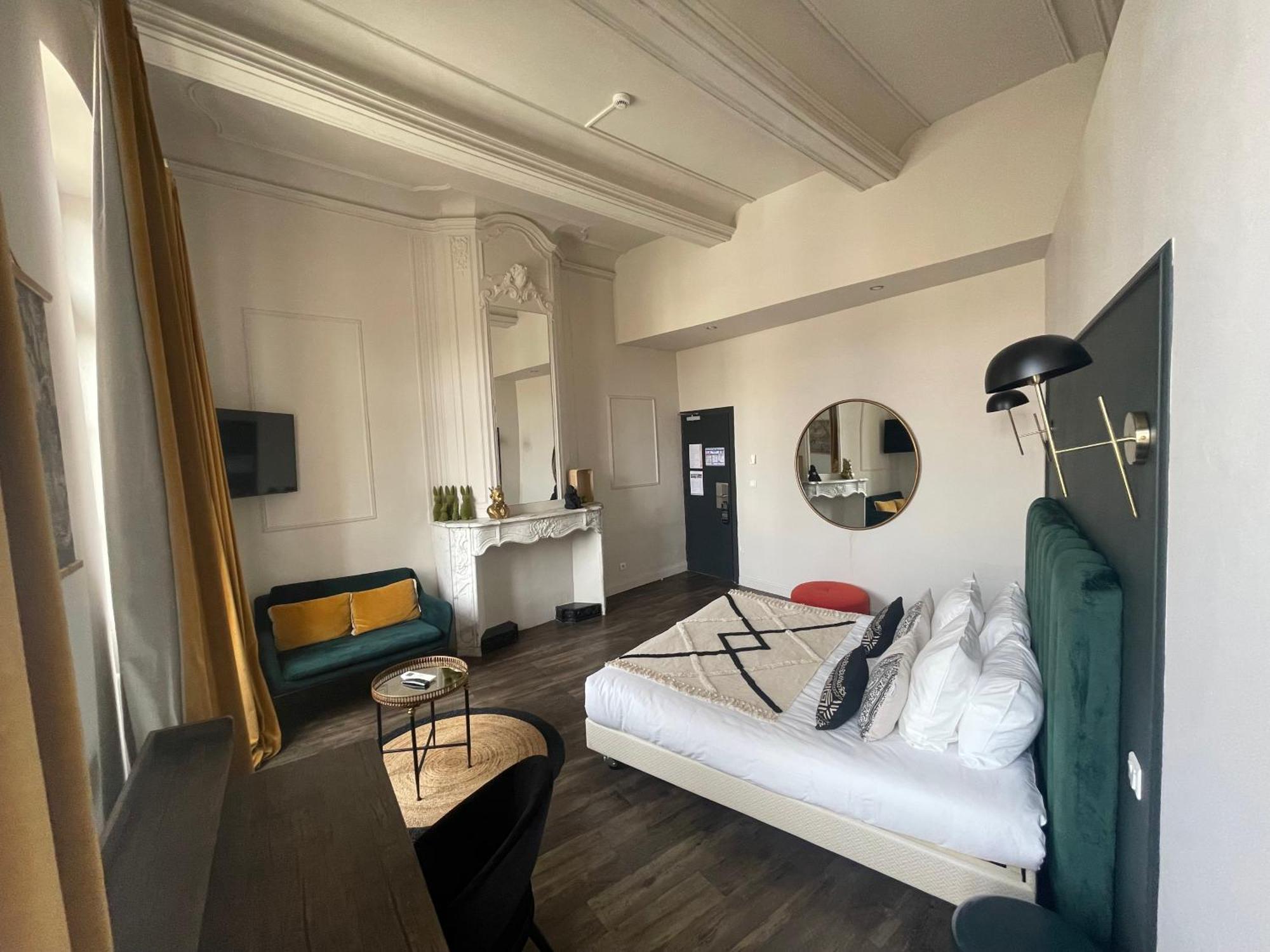 Le Victoria Boutique Hotel سانت-بول-تروا-تشاتو المظهر الخارجي الصورة
