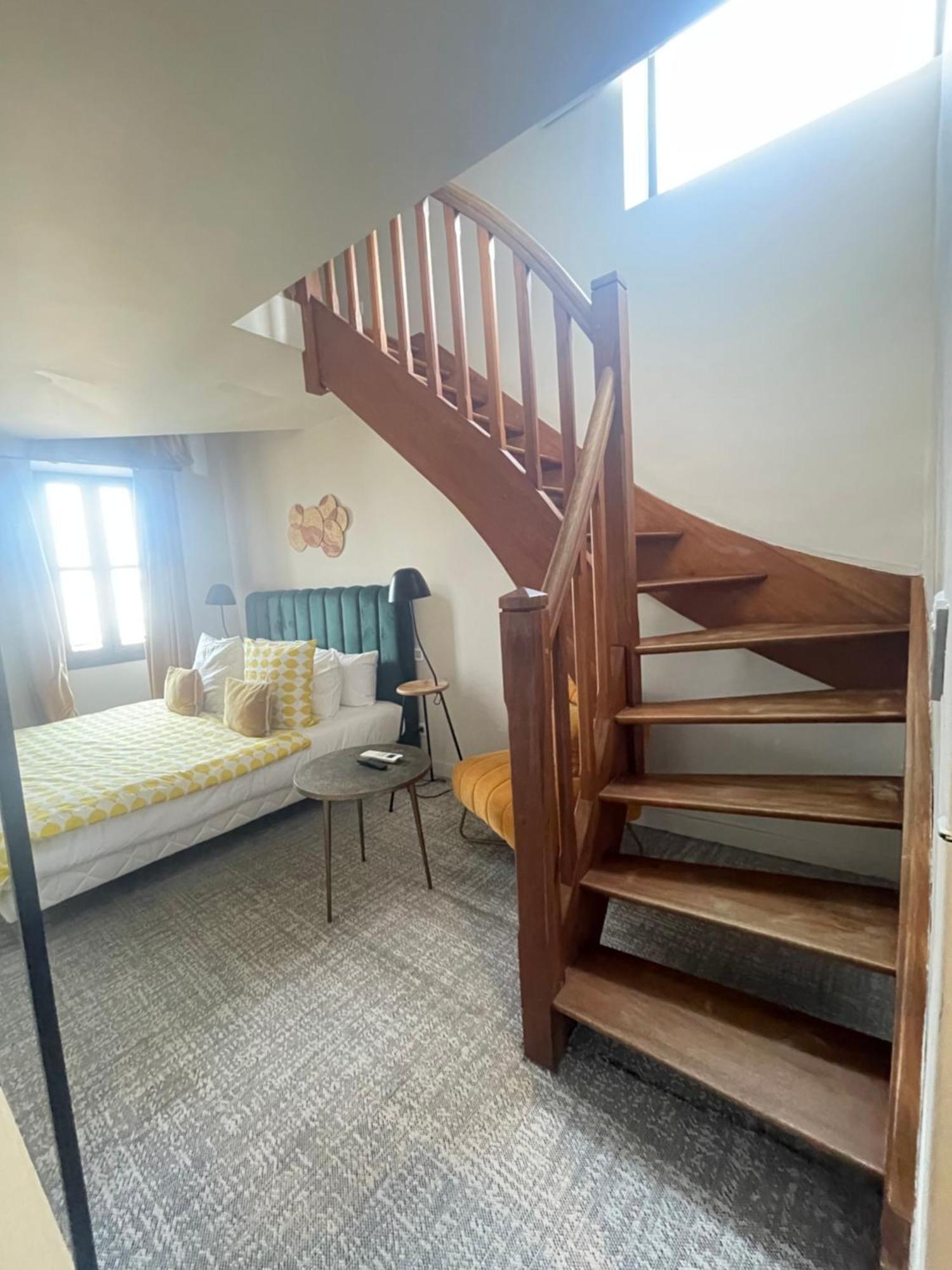 Le Victoria Boutique Hotel سانت-بول-تروا-تشاتو المظهر الخارجي الصورة