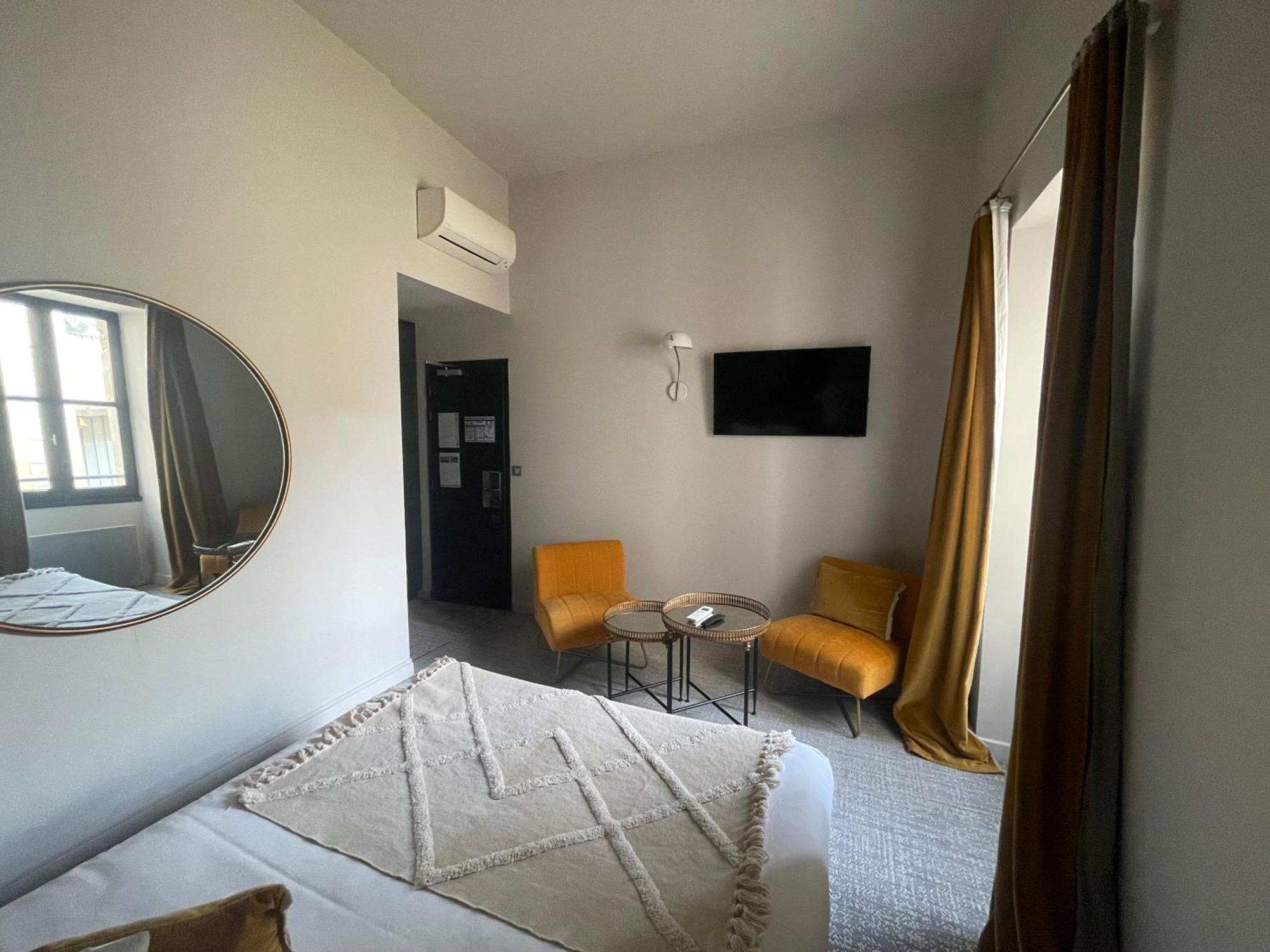 Le Victoria Boutique Hotel سانت-بول-تروا-تشاتو المظهر الخارجي الصورة