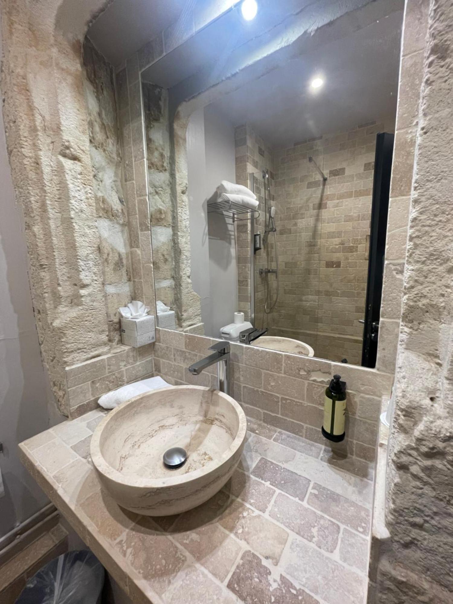 Le Victoria Boutique Hotel سانت-بول-تروا-تشاتو المظهر الخارجي الصورة